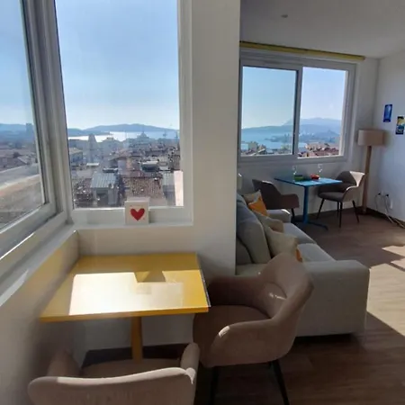 Stunning Sea View, Steps From Station And Port - Vue Imprenable Sur La Mer, A Quelques Pas De La Gare Et Du Port *